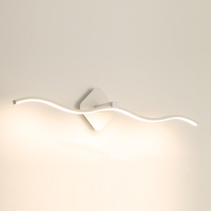 Vanité métallique moderne Lumière miroir à LED de forme linéaire pour salle de bain