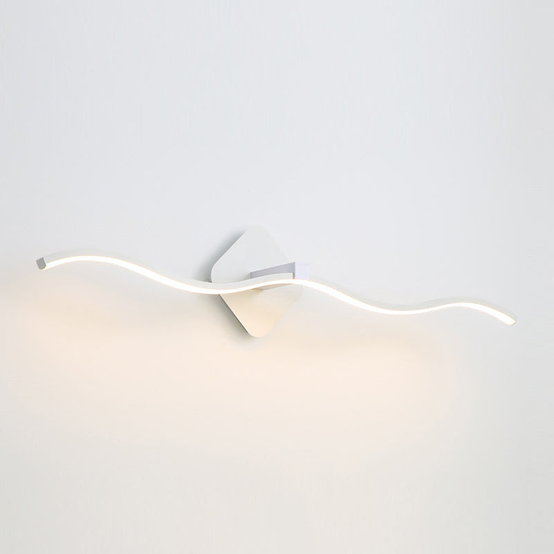 Vanité métallique moderne Lumière miroir à LED de forme linéaire pour salle de bain