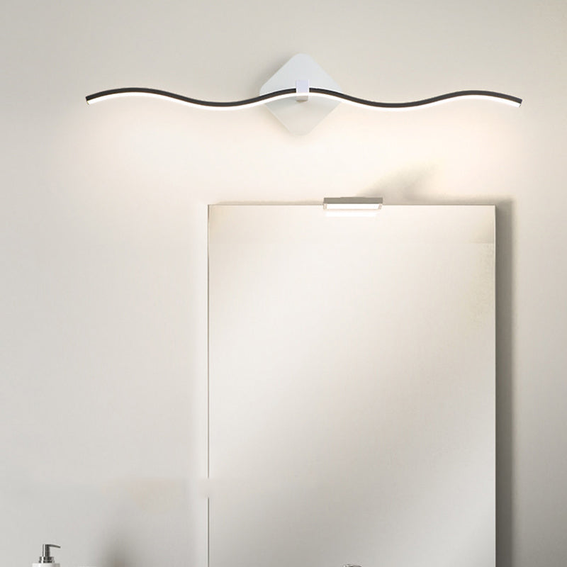 Vanité métallique moderne Lumière miroir à LED de forme linéaire pour salle de bain