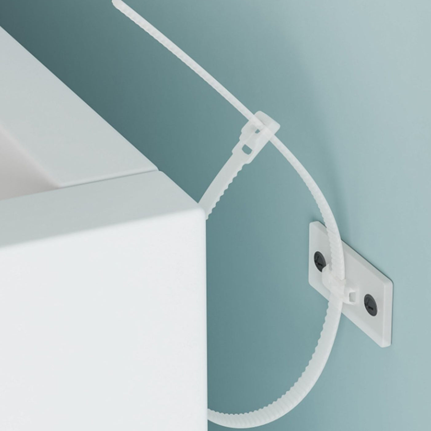 Manufactured Wood Ladder Bookshelf Scandinavian Vertical Closed Back Bookcase