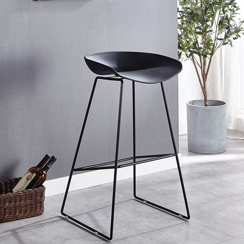 Scandinavian Coffee Shop Footrest Stool Matte Finish Plastic Bar Stool