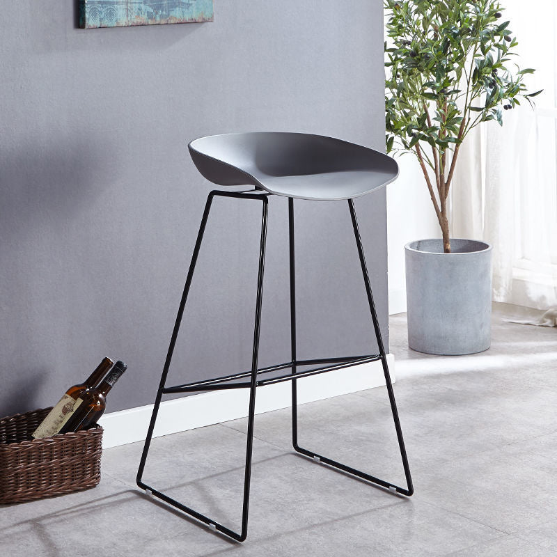 Scandinavian Coffee Shop Footrest Stool Matte Finish Plastic Bar Stool