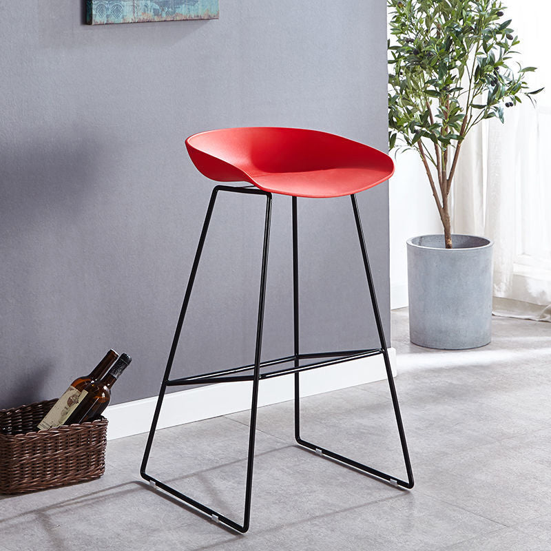 Scandinavian Coffee Shop Footrest Stool Matte Finish Plastic Bar Stool