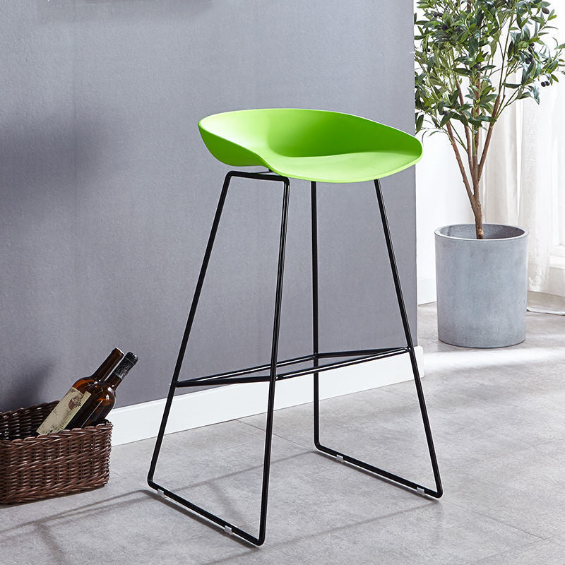 Scandinavian Coffee Shop Footrest Stool Matte Finish Plastic Bar Stool