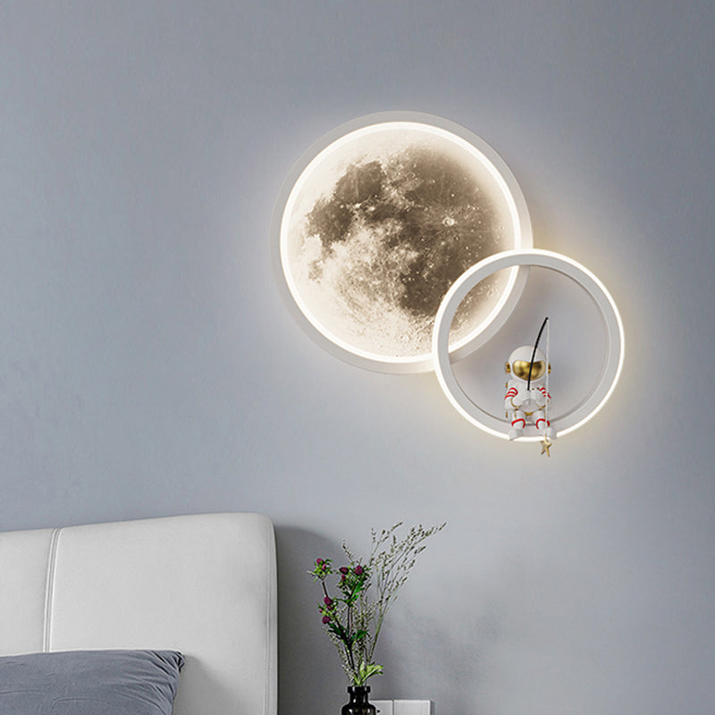 Modern Metal Wall Light Round Shape LED Wall Sconce with Astronaut for Bedroom