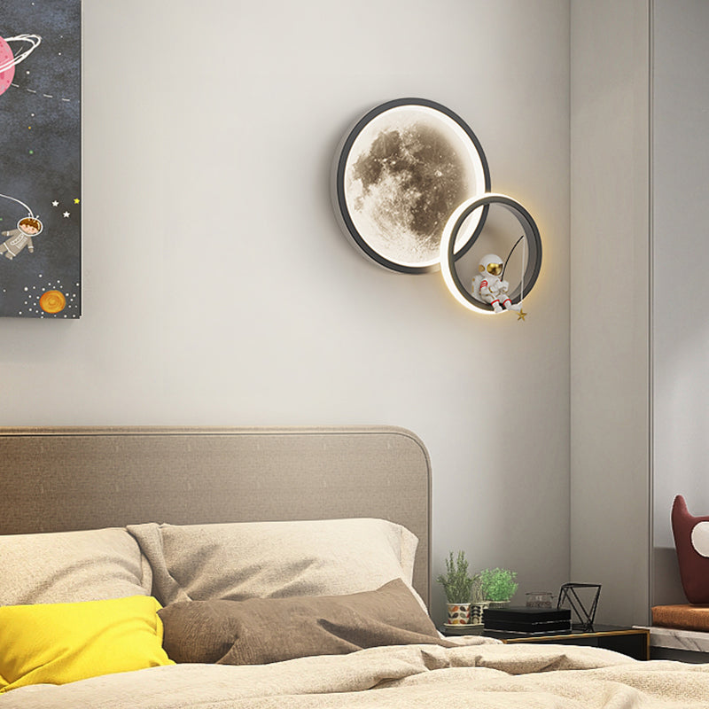 Modern Metal Wall Light Round Shape LED Wall Sconce with Astronaut for Bedroom