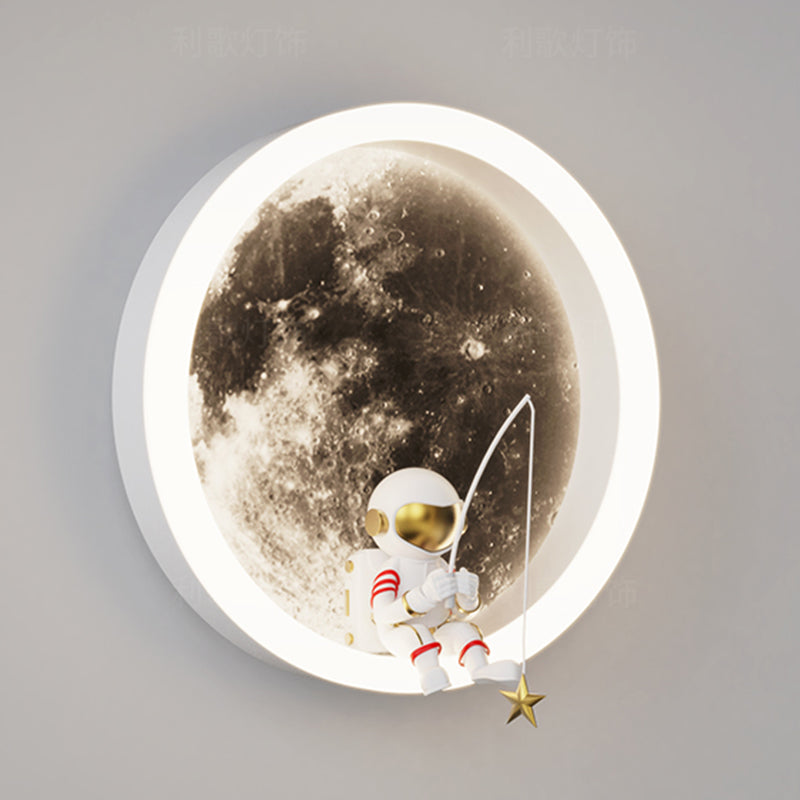 Modern Metal Wall Light Round Shape LED Wall Sconce with Astronaut for Bedroom