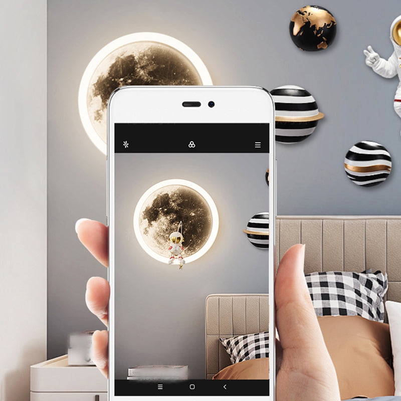 Modern Metal Wall Light Round Shape LED Wall Sconce with Astronaut for Bedroom