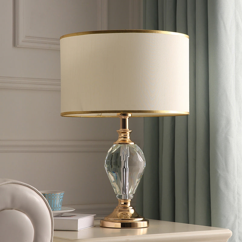 Lampada da scrivania moderna a goccia cristallina smussata 1 tavolo da testa in bianco con tonalità in tessuto