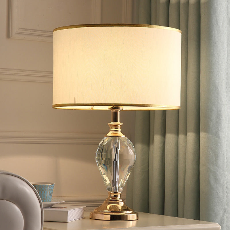 Lampada da scrivania moderna a goccia cristallina smussata 1 tavolo da testa in bianco con tonalità in tessuto