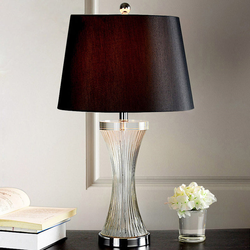 1 tête de salon lampe de table Simplicité Blanc / Black Desk Light With Barrel Fabric Obelle