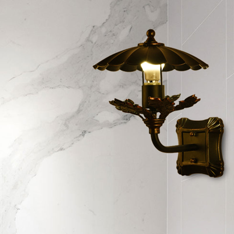 1 Bulb Scalloped Wall Sconce Lamp Retro Style Rust Metallic Sconce Light with Leaf Decoration for Corridor