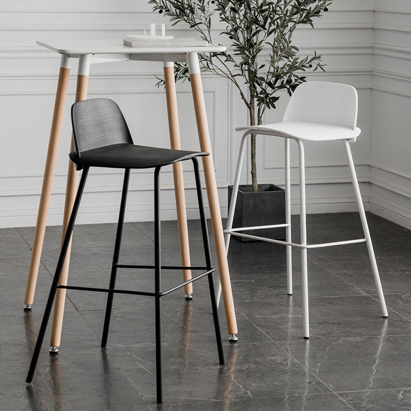 Scandinavian Footrest Metal Barstool Matte Finish Coffee Shop Stool