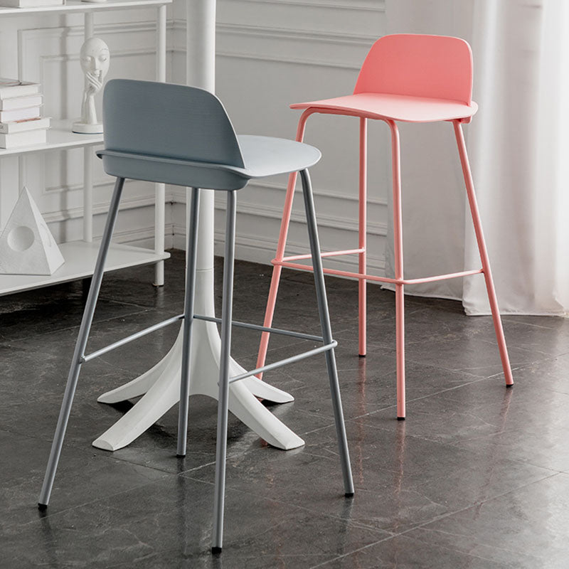 Scandinavian Footrest Metal Barstool Matte Finish Coffee Shop Stool