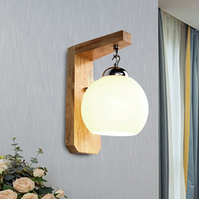Luz de pared colgante de globo moderno vidrio opal 1 bombilla Luz de apliquet blanca con base de madera para dormitorio