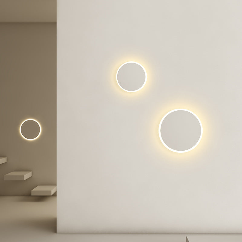 Round Shape Metal Wall Light Modern Style 1 Light Wall Mount Light in White