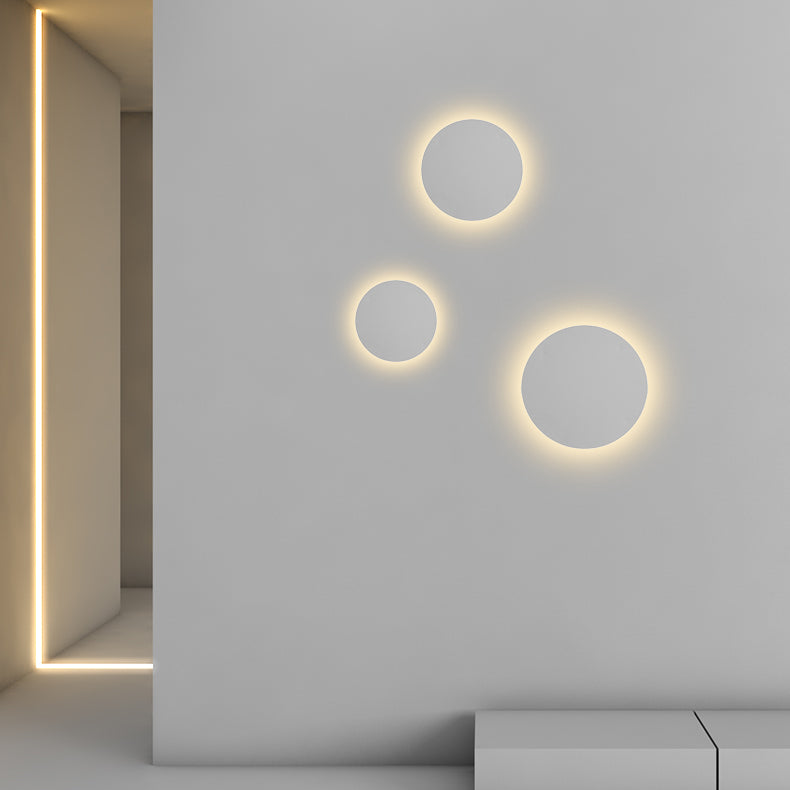 Round Shape Metal Wall Light Modern Style 1 Light Wall Mount Light in White