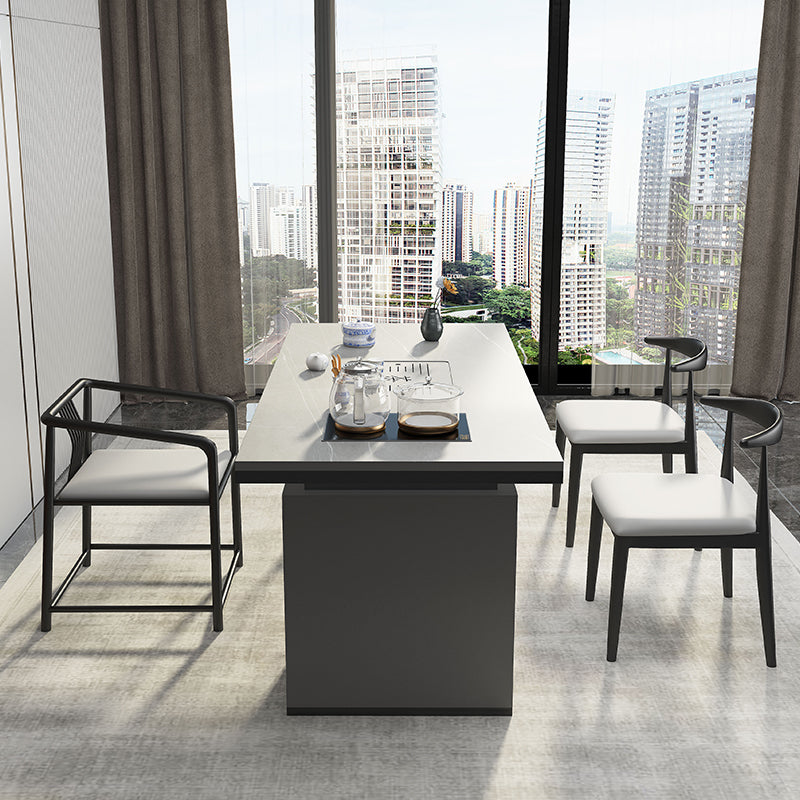 Mesa de comedor con encimera rectangular y tapa de piedra moderna con pedestal doble de metal