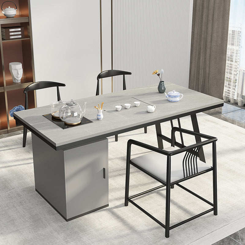 Mesa de comedor con encimera rectangular y tapa de piedra moderna con pedestal doble de metal