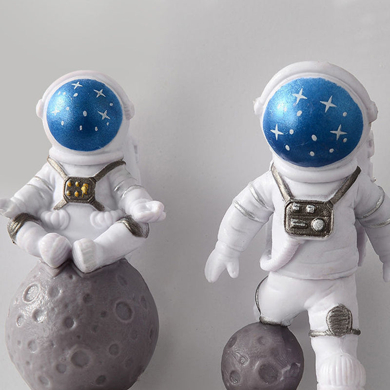 Creative Astronaut Wall Light Modern Style LED Wall Light Fixture for Bedroom