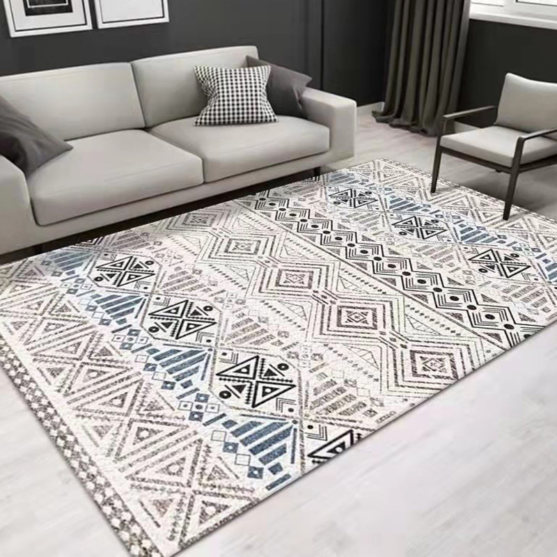 Beige Traditional Rug Polyester Graphic Rug Stain Resistant Rug for Living Room