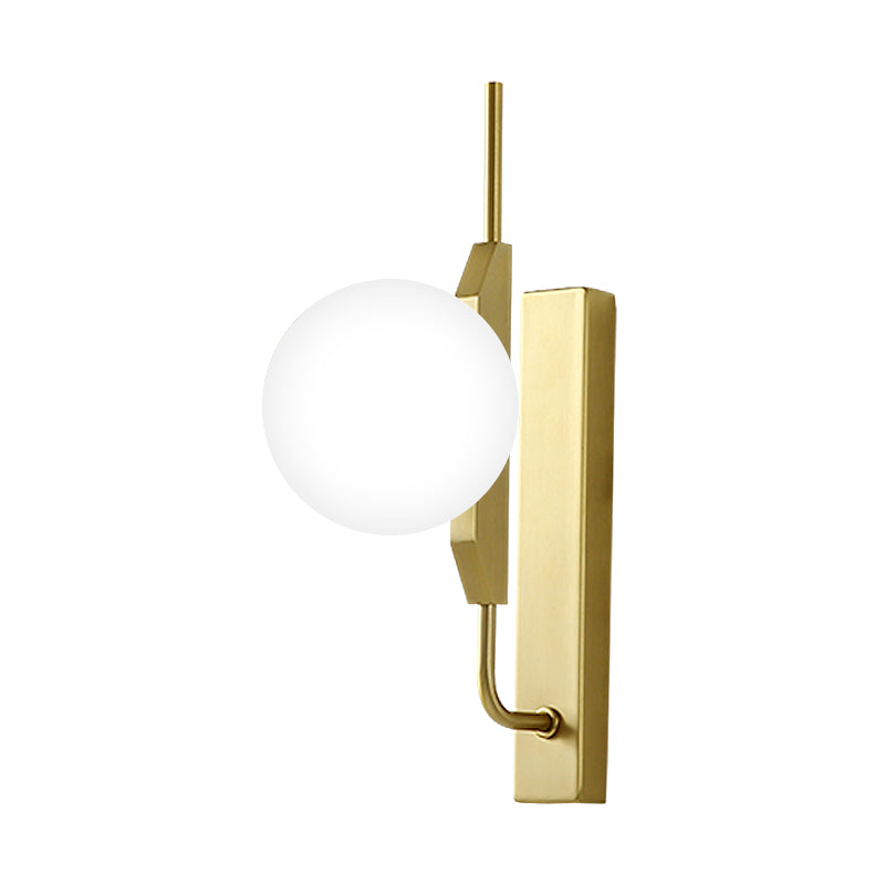 Globe Living Room SCONCE MOEST WIT GLAS 1 BULB Modernisme Wandlamp met gouden rechthoekige achterplaat