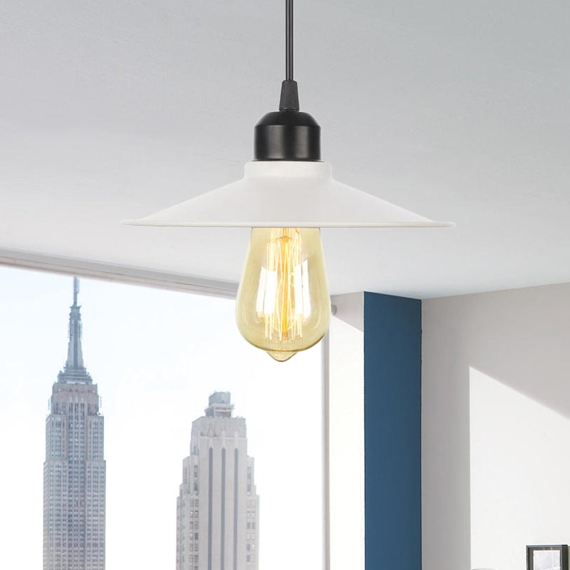 1 Éclairage pendentif intérieur léger Ferme de suspension noire / blanc avec un cône / ombre de métal wavy / large éteinte