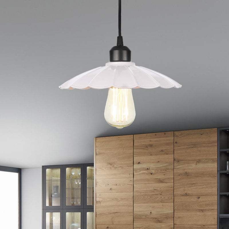 1 Éclairage pendentif intérieur léger Ferme de suspension noire / blanc avec un cône / ombre de métal wavy / large éteinte