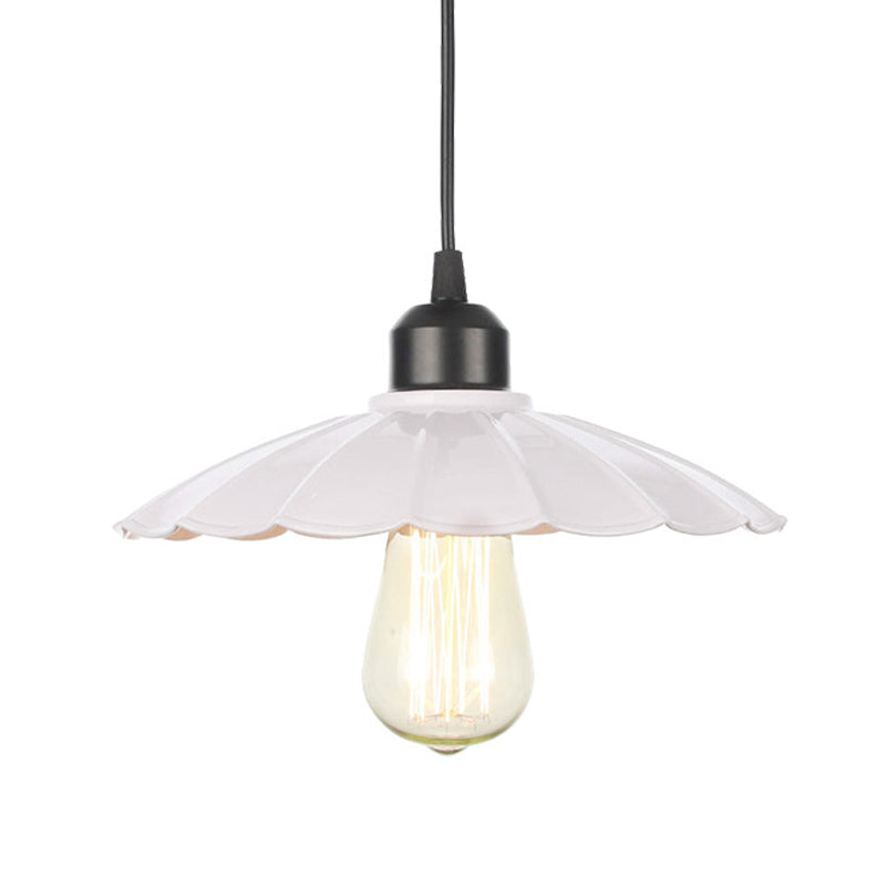 1 Éclairage pendentif intérieur léger Ferme de suspension noire / blanc avec un cône / ombre de métal wavy / large éteinte