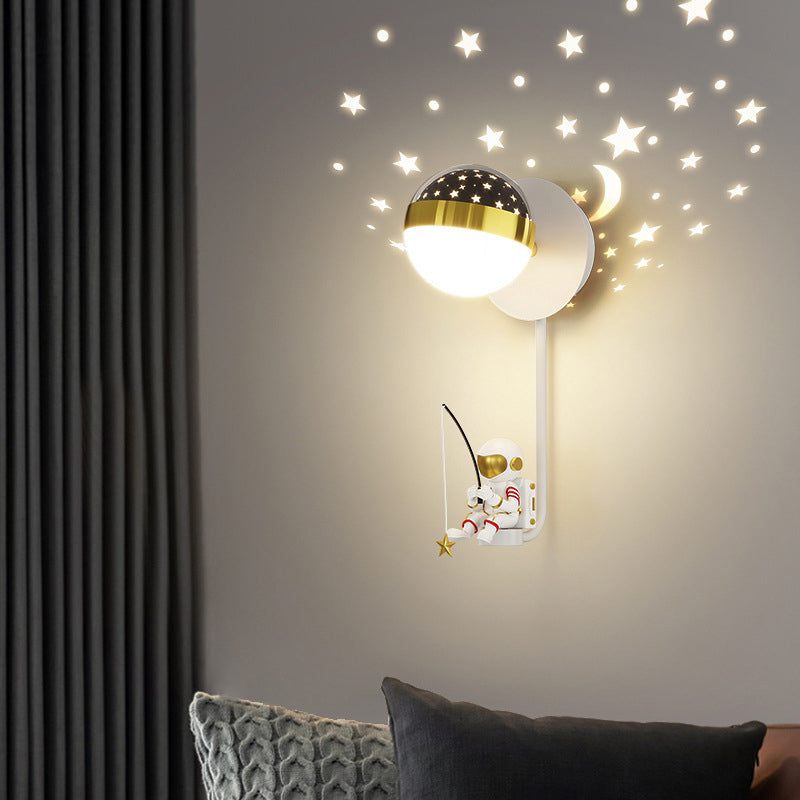 Modern Astronaut Wall Light Fixture Creative LED Wall Light Sconce for Bedroom