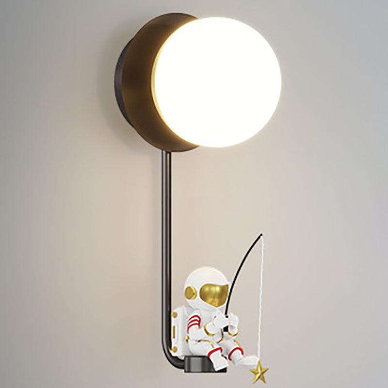 Modern Astronaut Wall Light Fixture Creative LED Wall Light Sconce for Bedroom