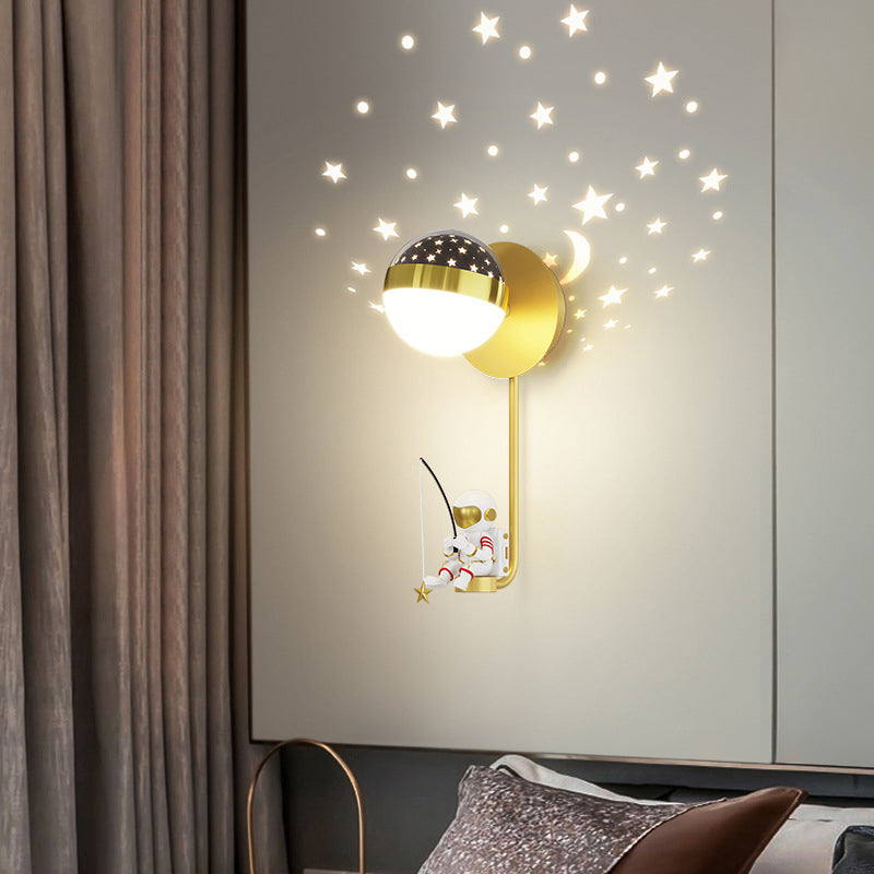 Modern Astronaut Wall Light Fixture Creative LED Wall Light Sconce for Bedroom