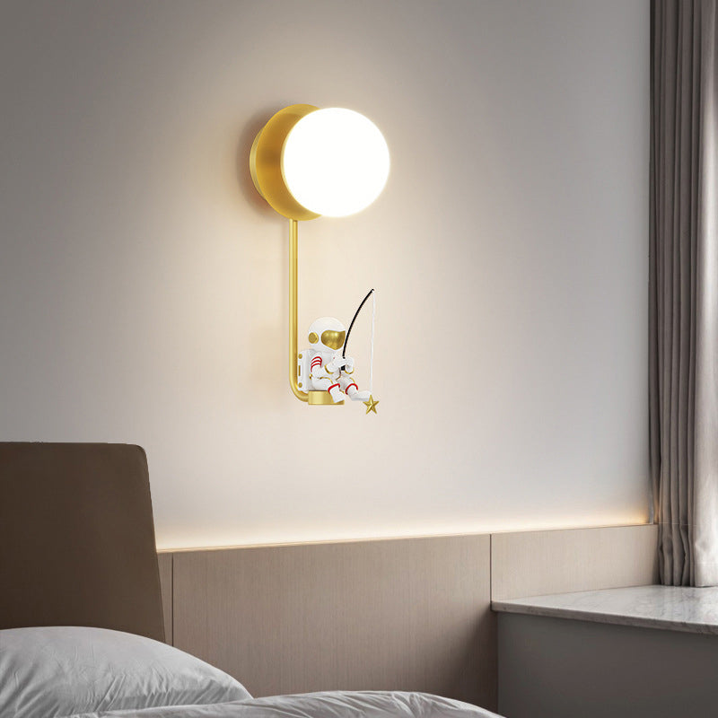 Modern Astronaut Wall Light Fixture Creative LED Wall Light Sconce for Bedroom