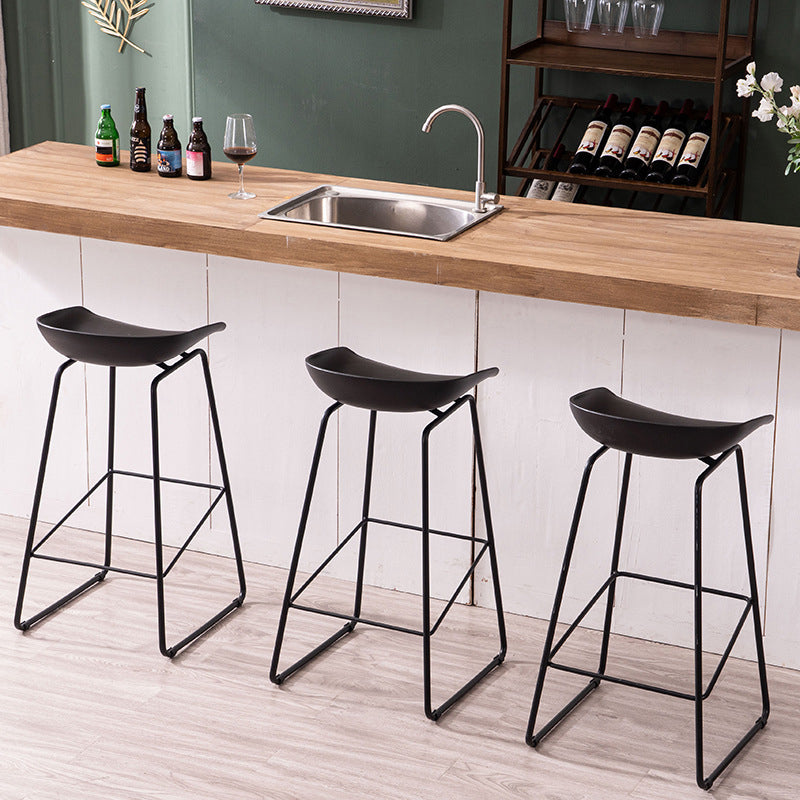 Modern Dessert Shop Footrest Stool Matte Finish Iron Bar Stool