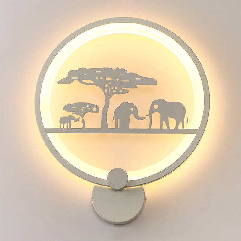 Unique Shape Metal Wall Light Modern Style 1-Light Wall Mounted Light Fixture in White