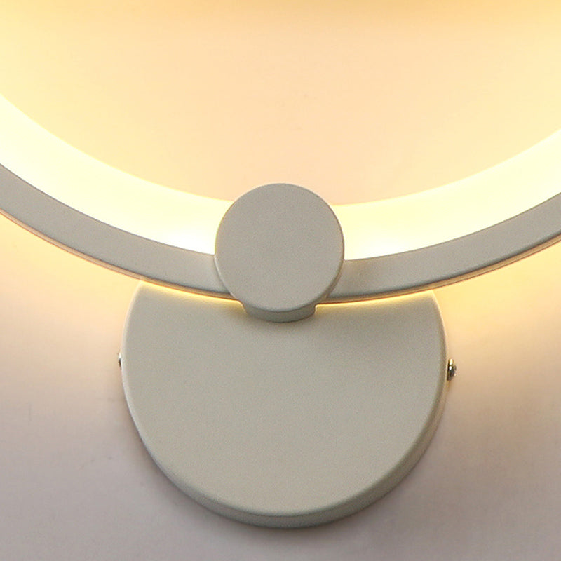 Unique Shape Metal Wall Light Modern Style 1-Light Wall Mounted Light Fixture in White