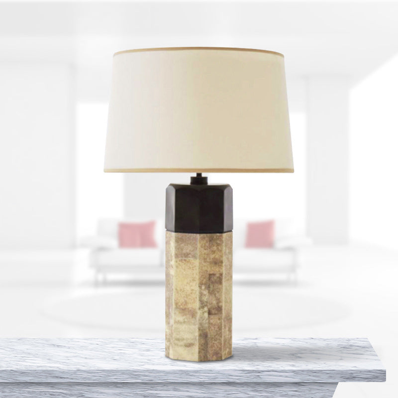 Zeitgenössische sich verjüngende Drum Task Lighting Fabric 1 Head Night Tischlampe in Beige