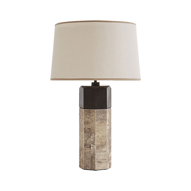 Zeitgenössische sich verjüngende Drum Task Lighting Fabric 1 Head Night Tischlampe in Beige