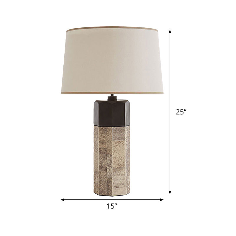 Zeitgenössische sich verjüngende Drum Task Lighting Fabric 1 Head Night Tischlampe in Beige