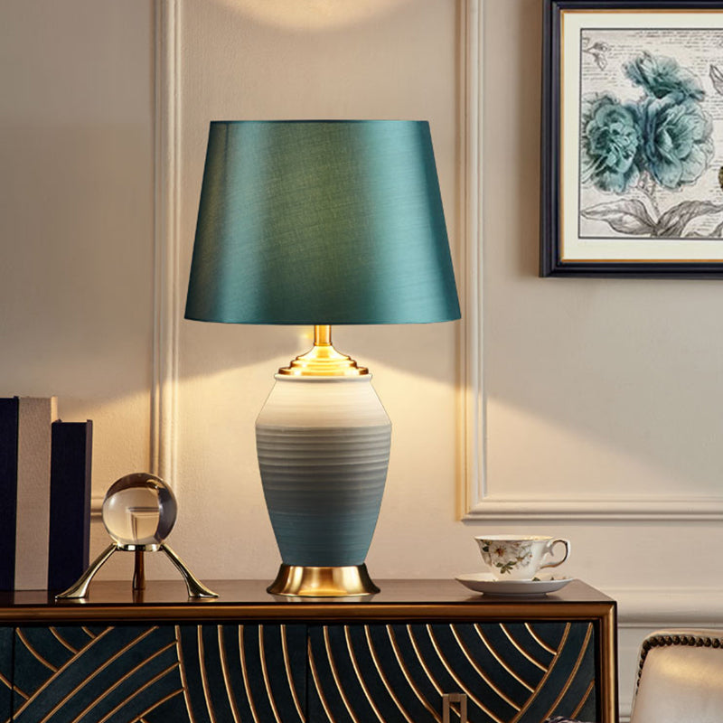 Lámpara contemporánea de la tarea del tambor cónico