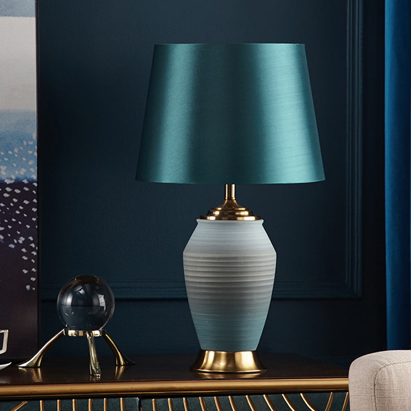 Lámpara contemporánea de la tarea del tambor cónico