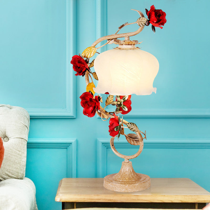 Kaffee 1 Kopf Nachtlicht romantische pastorale Metallbacktischlampe mit Rosendekor für Schlafzimmer