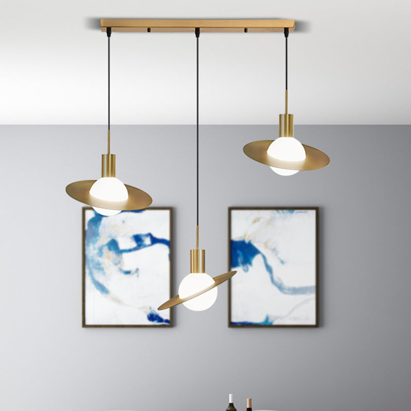 Global Milky Glass Cluster Pendant Light Moderniste 3 Heads Heads Brass Hanging Lampe avec panneau de panneau Détail