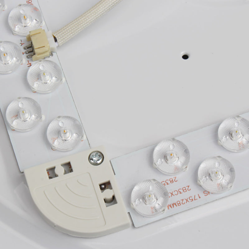 1 Light Round Flush Mount Light Modern Style Metal Flush Mount Lamp in White