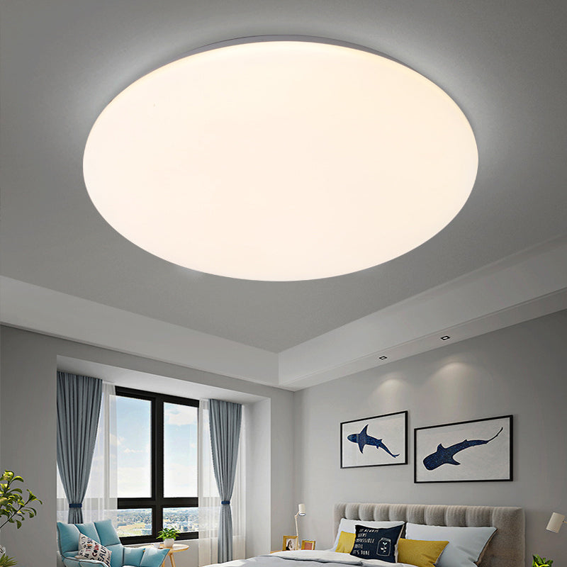 1 Light Round Flush Mount Light Modern Style Metal Flush Mount Lamp in White