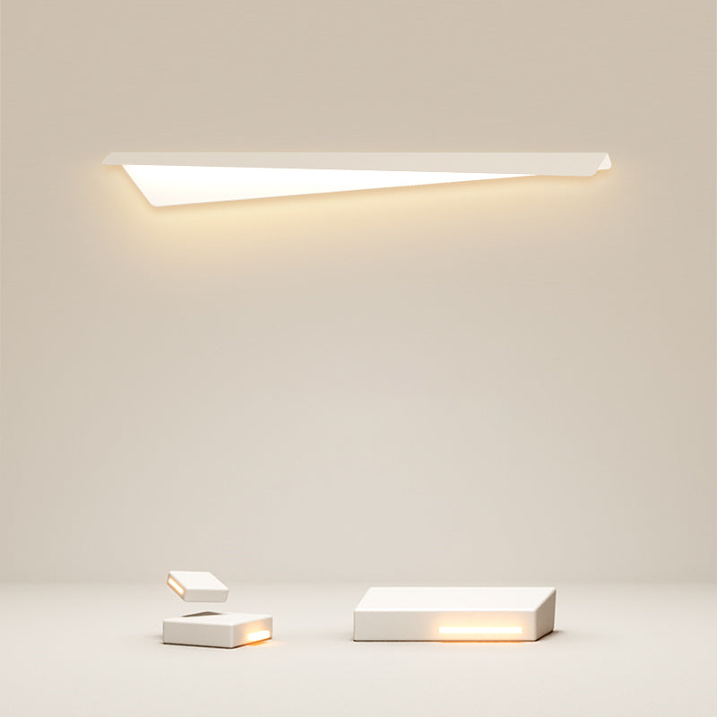 Linear Shape Metal Wall Light Modern Style Single Light Wall Sconce Light in White