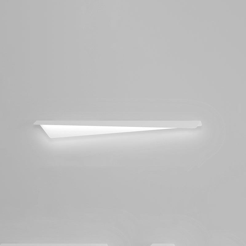 Linear Shape Metal Wall Light Modern Style Single Light Wall Sconce Light in White