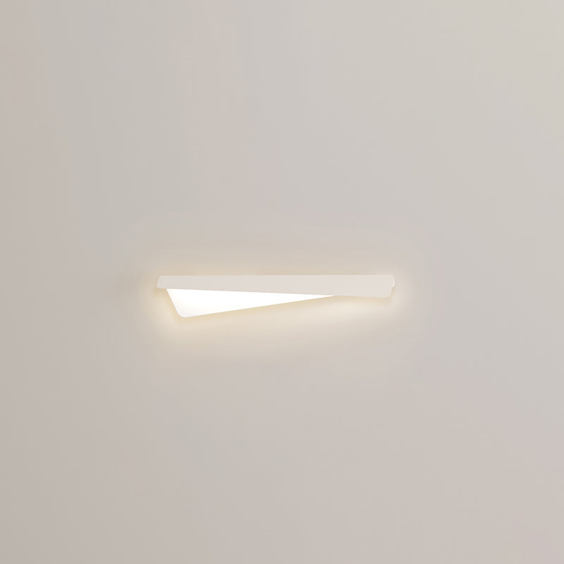 Linear Shape Metal Wall Light Modern Style Single Light Wall Sconce Light in White