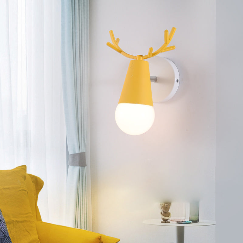 Mehrfarbige Wandleuchte, nordische, minimalistische Wandleuchte für Schlafzimmer