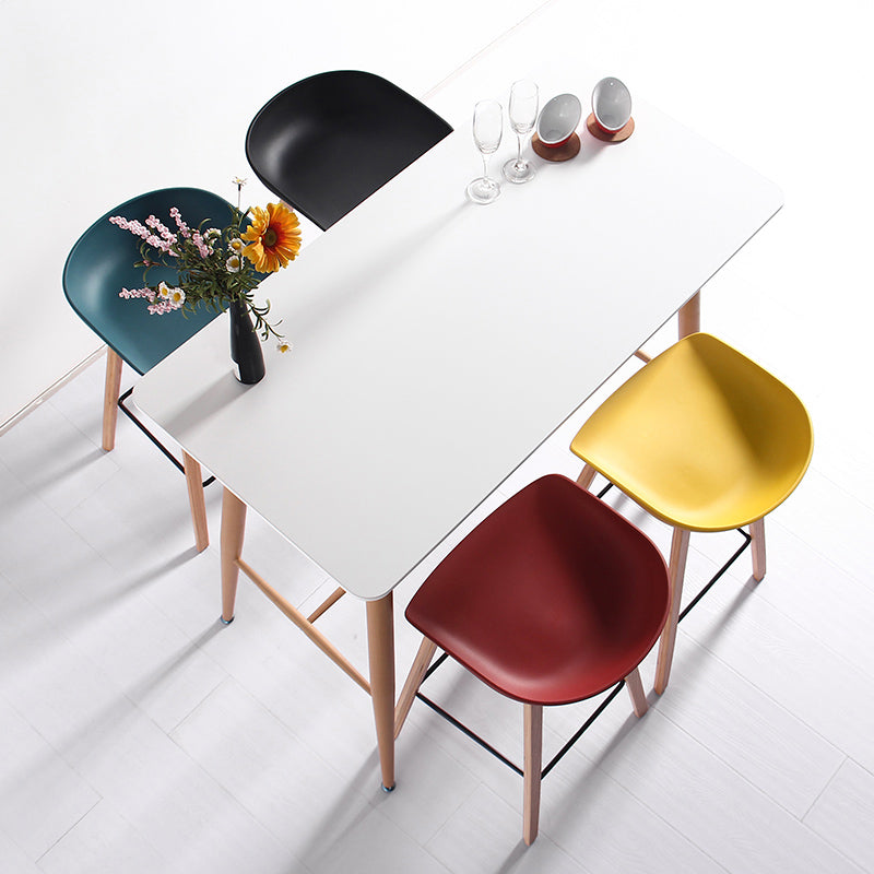 Contemporary Bar Stool Plastic Counter Bar Stool with Wooden Legs